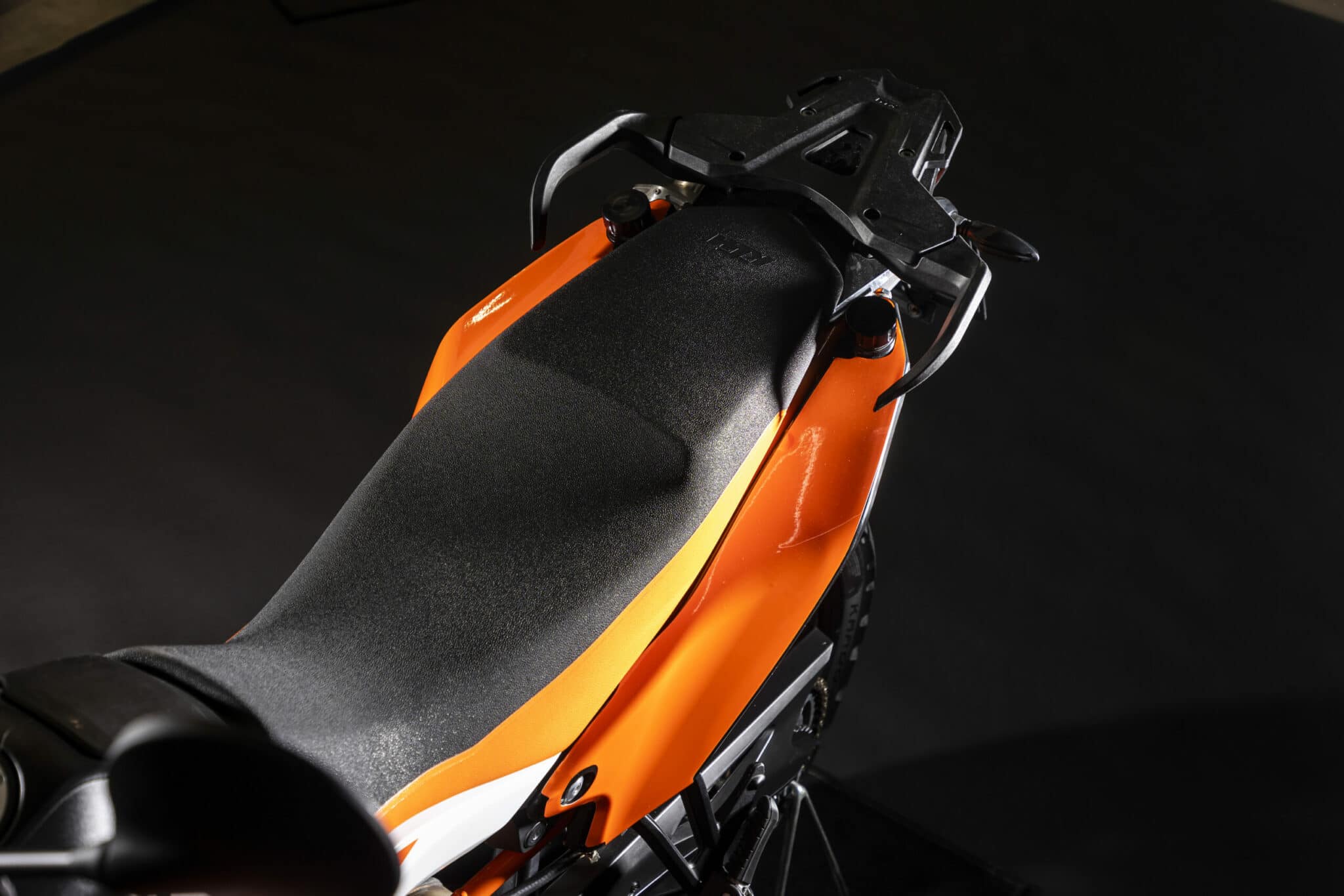 Accessoires KTM 890 Adventure nouveaux Kits Rallye par Rade Garage Trail Adventure Magazine